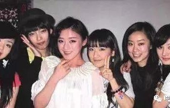 在娱乐圈的闺蜜吃瓜小说,揭秘明星背后的秘密瓜田